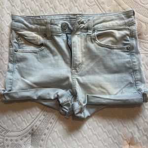 light wash american eagle denim shorts size 6